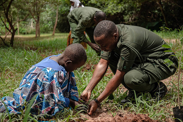  Students plant trees in Pugu, Tanzania. 